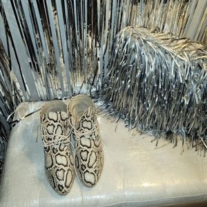 New  Salvador Harper Espadrille Booties   Vanilla Snake  Size 11